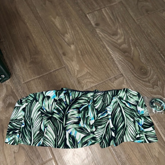 A n.a green tropical leaf bandeau flounce bikini top with removable strap XL NWT - Picture 12 of 13